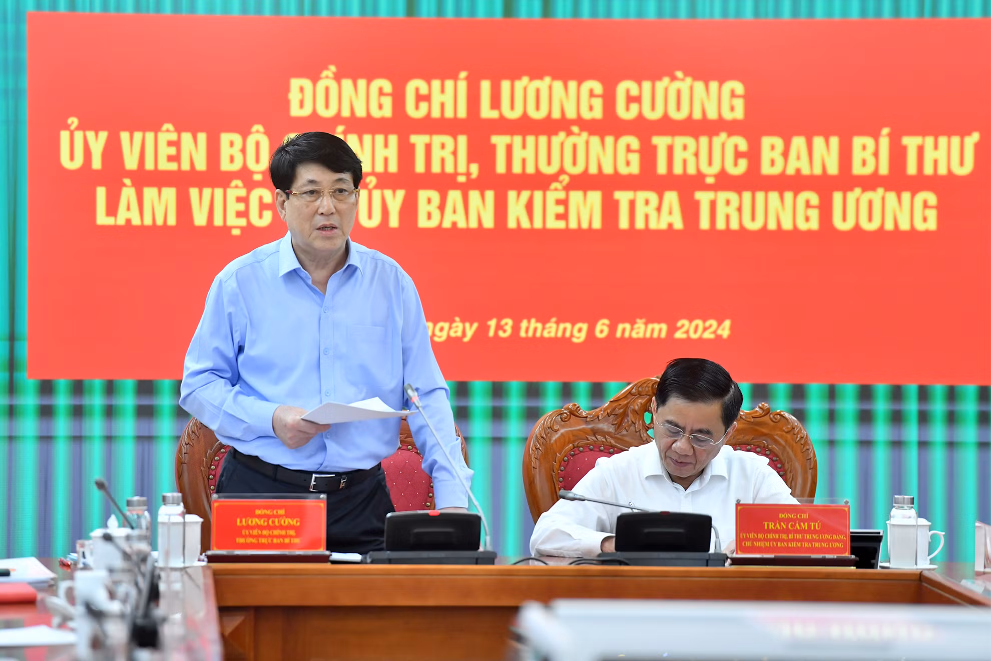 Đồng chí Lương Cường, Ủy viên Bộ Chính trị, Thường trực Ban Bí thư phát biểu tại buổi làm việc.