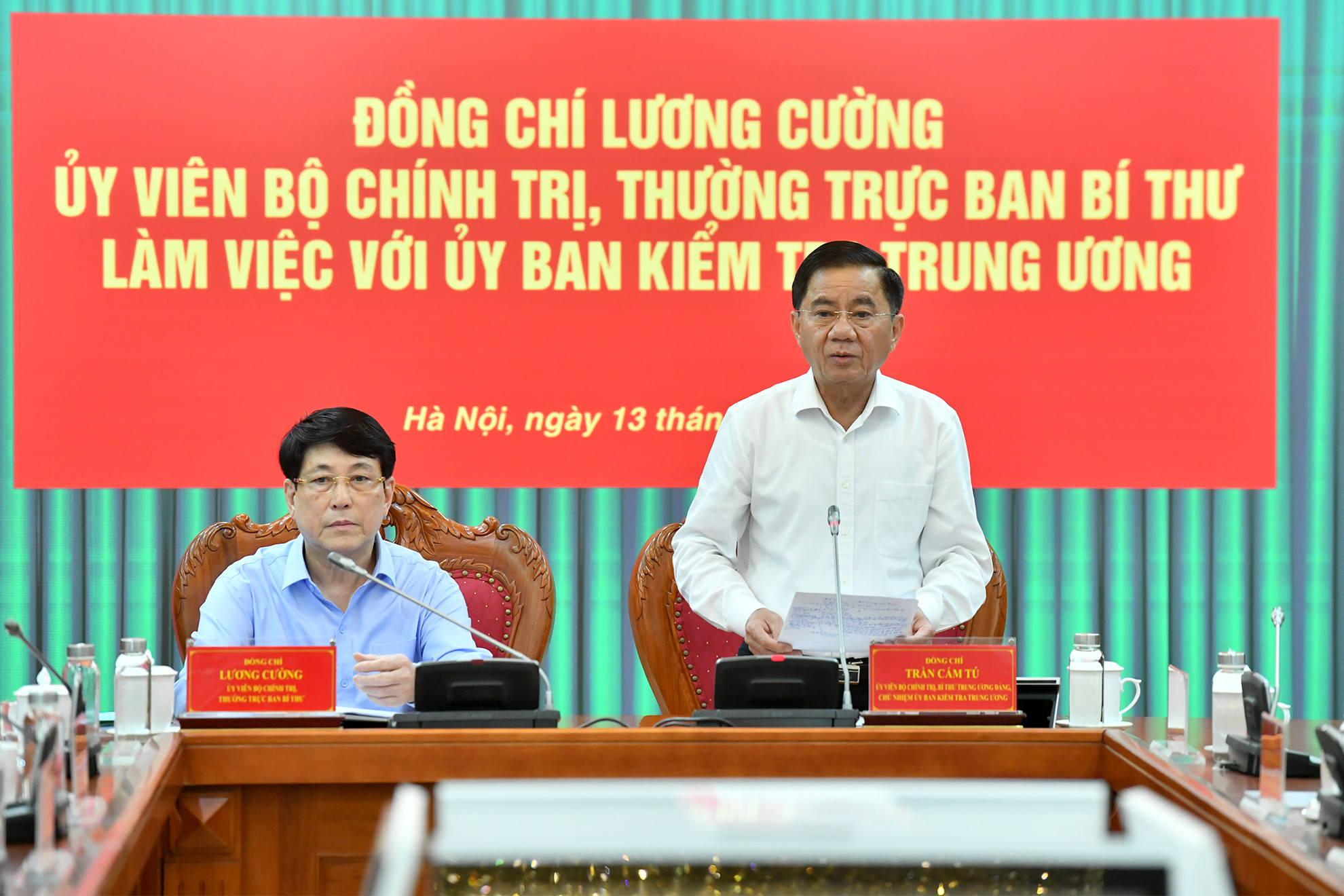 Đồng chí Trần Cẩm Tú, Ủy viên Bộ Chính trị, Bí thư Trung ương Đảng, Chủ nhiệm Ủy ban Kiểm tra Trung ương phát biểu tại buổi làm việc.