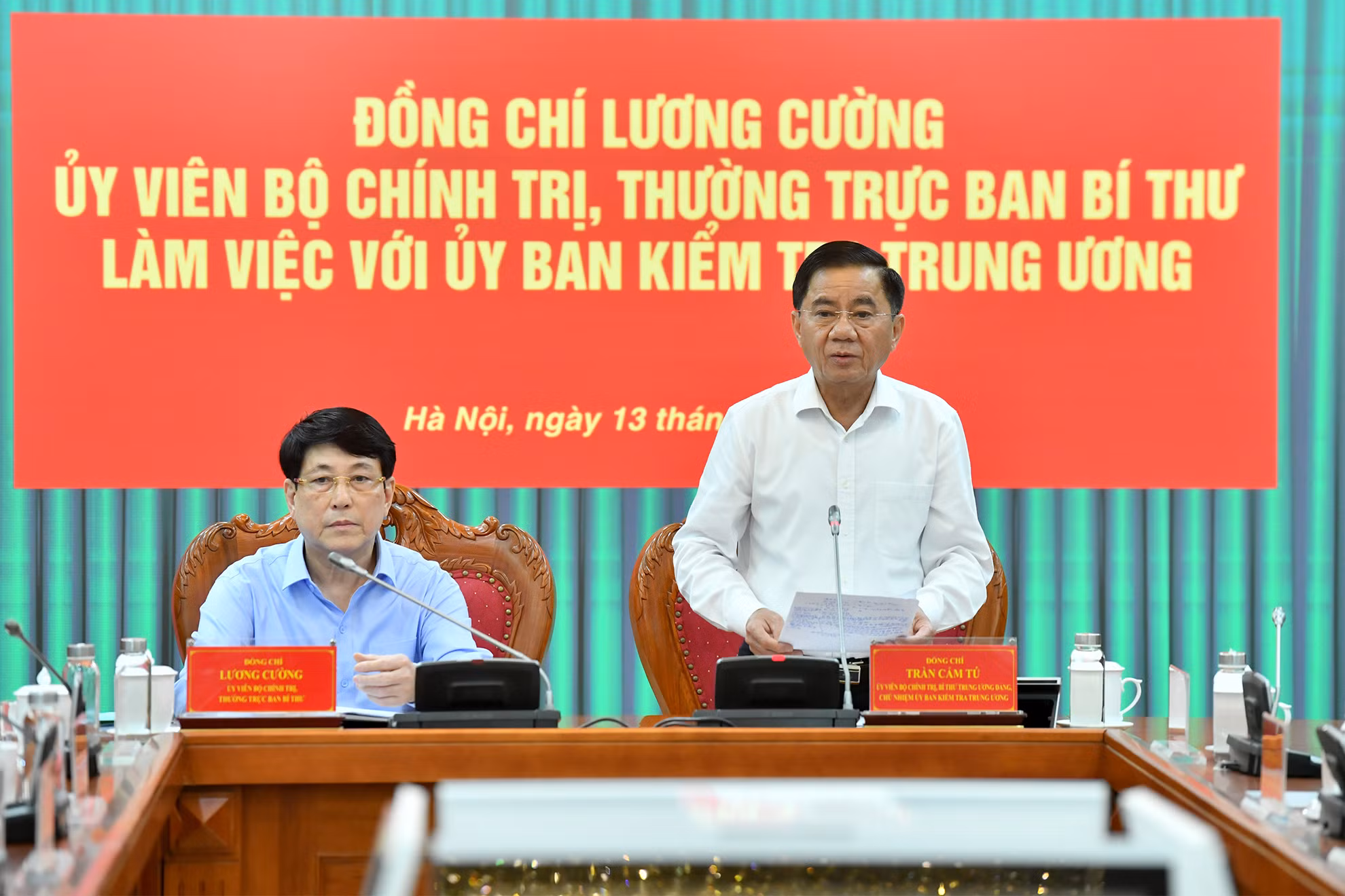 Đồng chí Trần Cẩm Tú, Ủy viên Bộ Chính trị, Bí thư Trung ương Đảng, Chủ nhiệm Ủy ban Kiểm tra Trung ương phát biểu tại buổi làm việc.