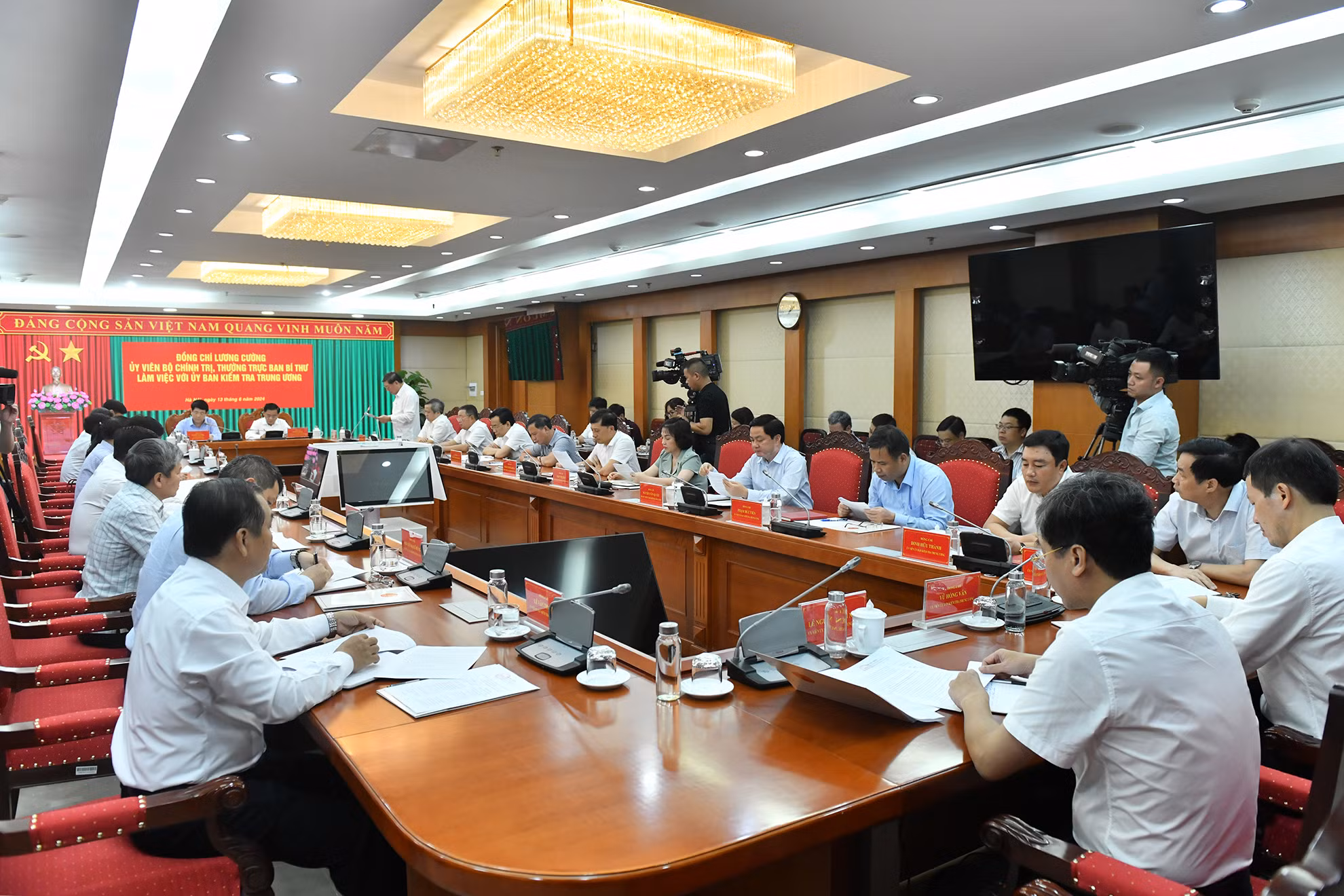 Quang cảnh buổi làm việc tại Ủy ban Kiểm tra Trung ương.