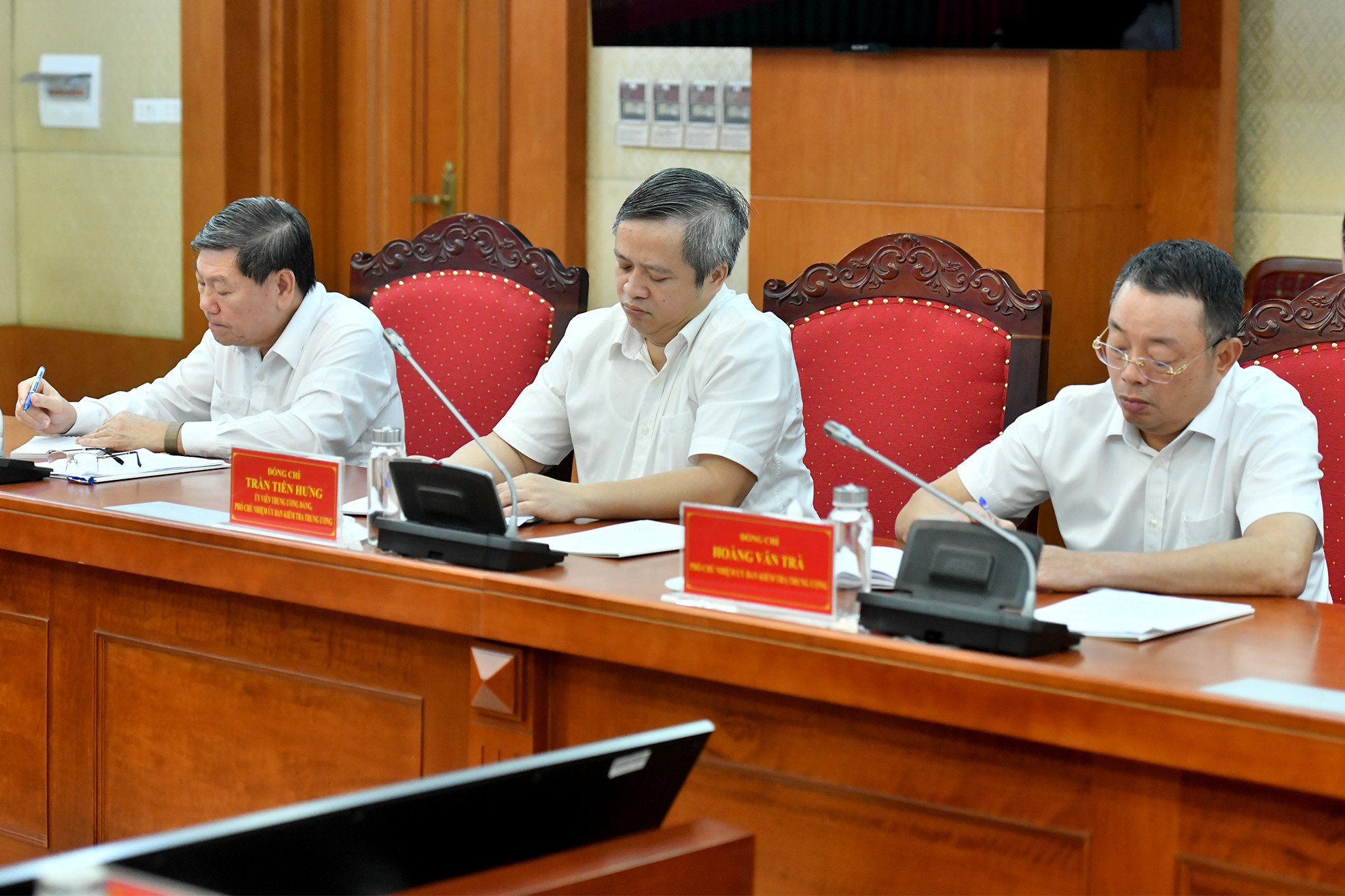 Các đại biểu dự buổi làm việc.