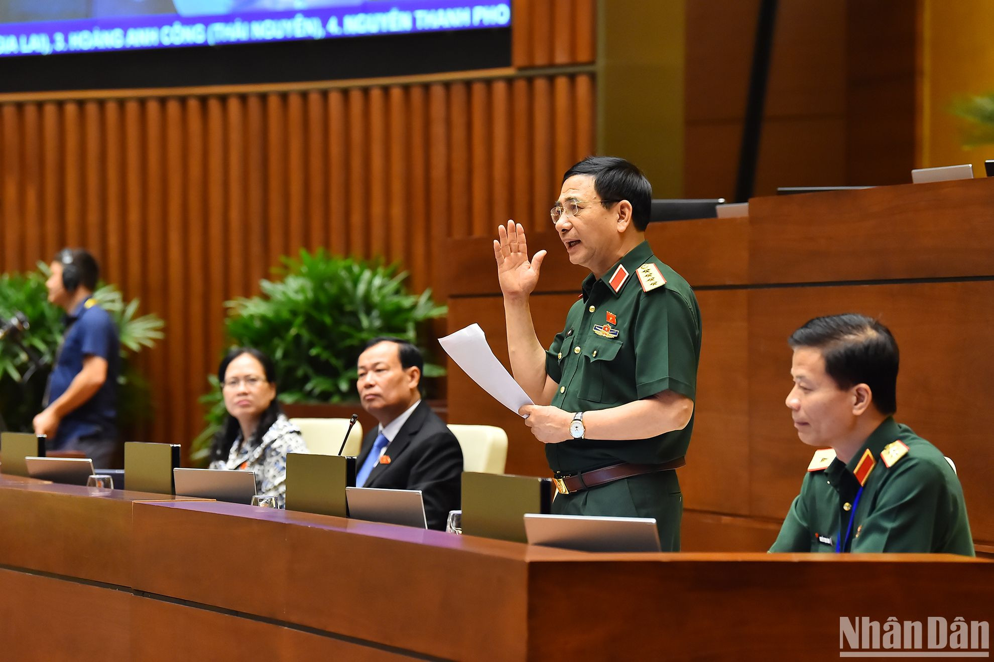 Bộ trưởng Quốc phòng Phan Văn Giang phát biểu giải trình, làm rõ một số vấn đề các đại biểu Quốc hội nêu về Dự án Luật Phòng thủ dân sự. Bộ trưởng Quốc phòng Phan Văn Giang phát biểu giải trình, làm rõ một số vấn đề các đại biểu Quốc hội nêu về Dự án Luật Phòng thủ dân sự.
