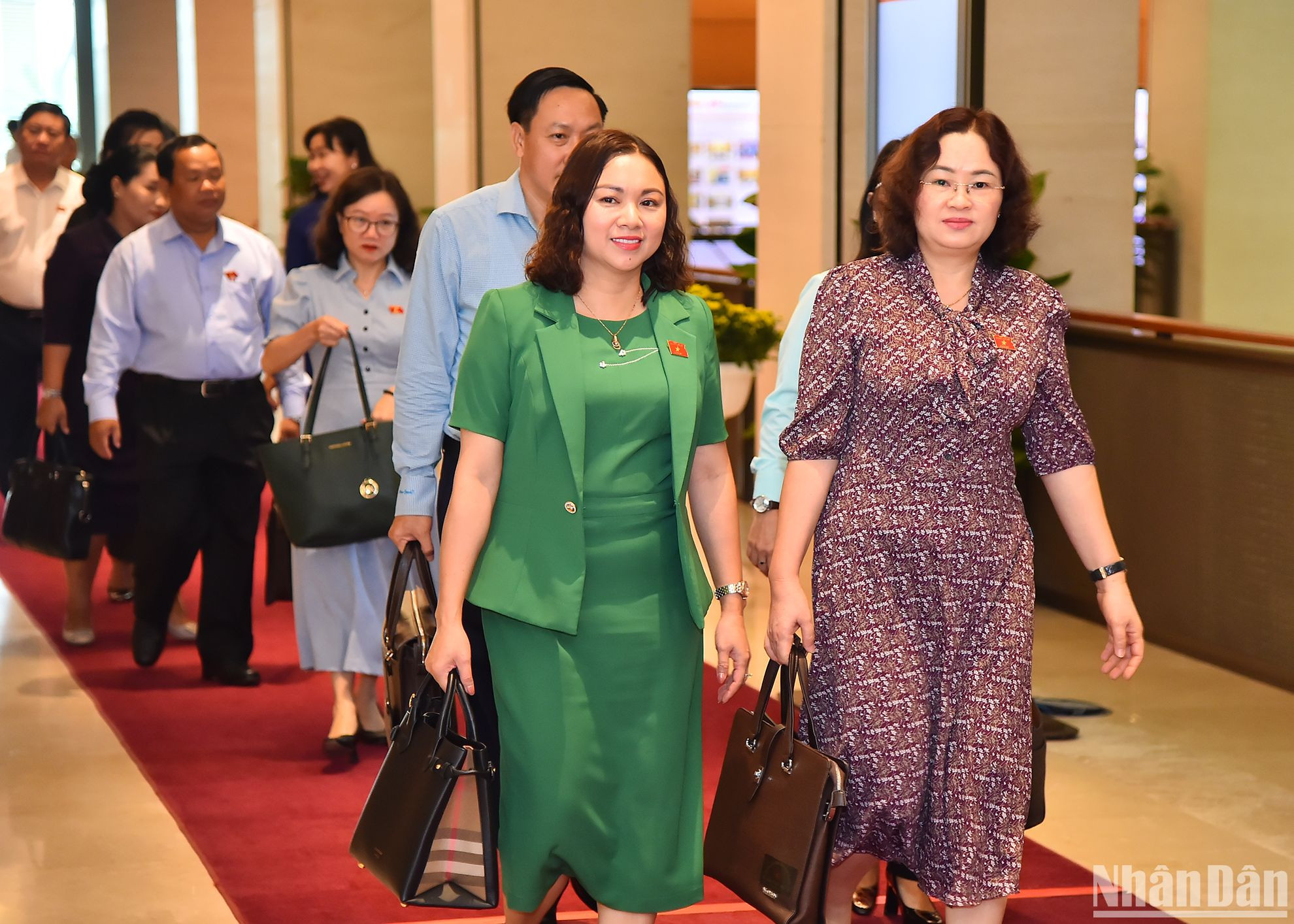 Các đại biểu Quốc hội tới dự phiên họp ngày 24/5. Các đại biểu Quốc hội tới dự phiên họp ngày 24/5.