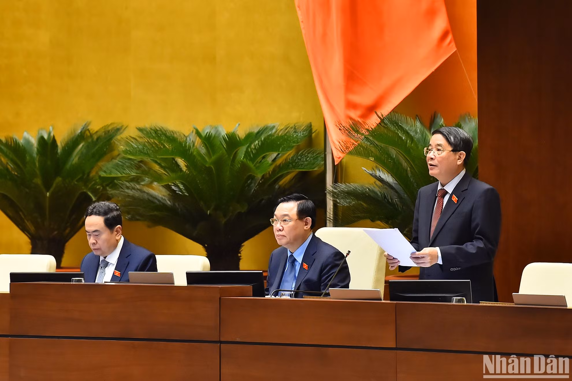 Phó Chủ tịch Quốc hội Nguyễn Đức Hải điều hành phiên thảo luận sáng 24/5.