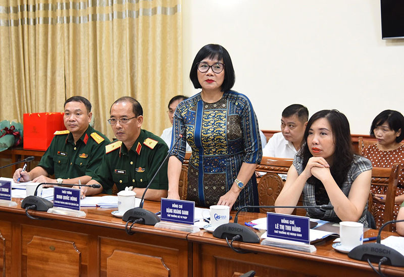 Đại diện lãnh đạo Bộ Tư pháp phát biểu.