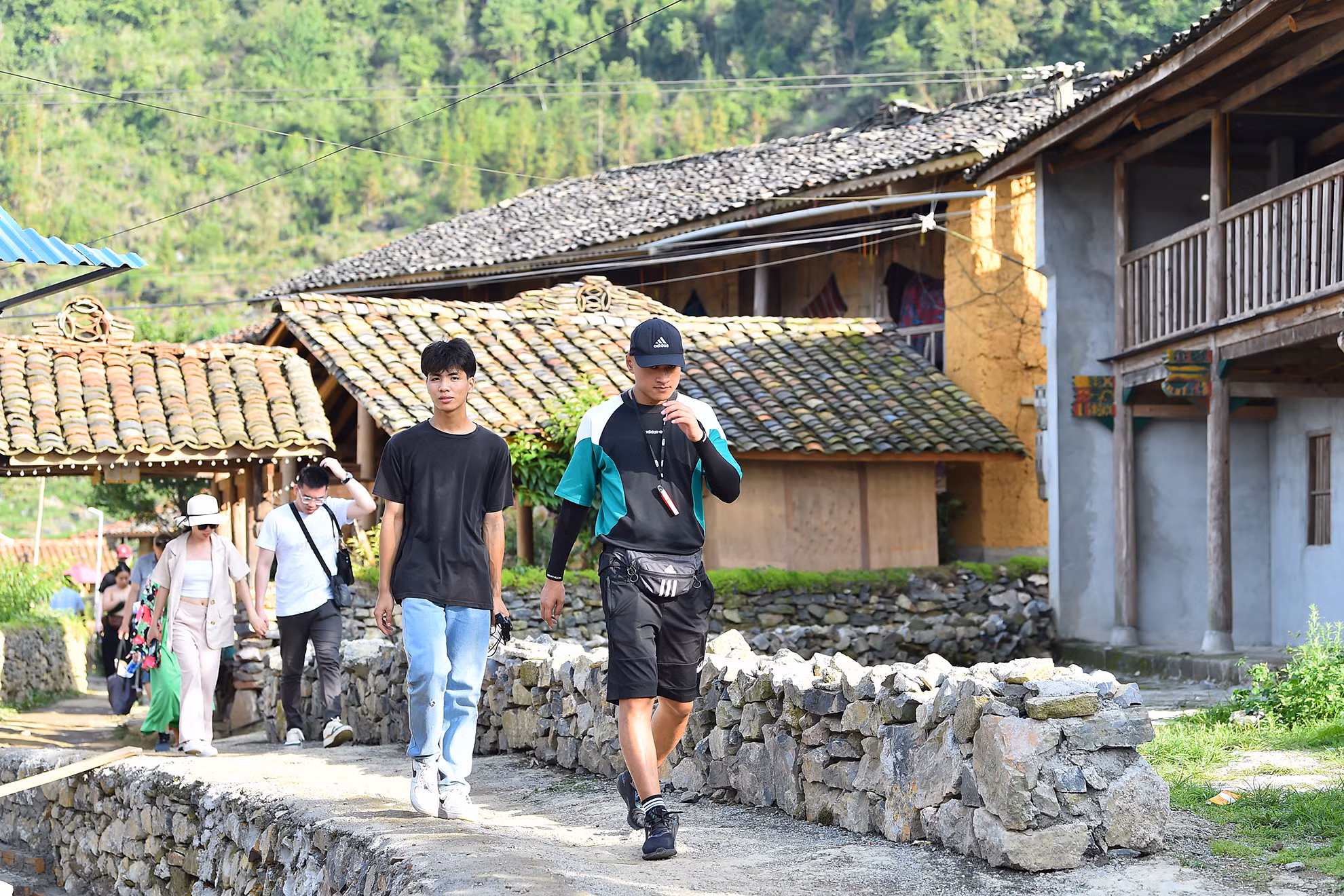 Khách du lịch trong nước và quốc tế đều muốn tìm kiếm một nơi bình yên, thư thái như làng Lô Lô Chải để nghỉ ngơi, khám phá, trải nghiệm sau những ngày vội vã chạy theo nhịp sống hiện đại.