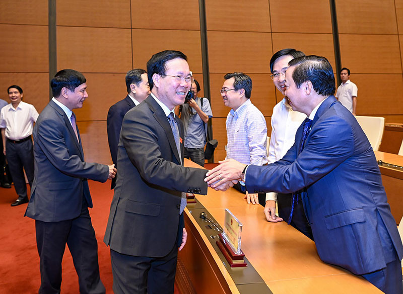 Chủ tịch nước Võ Văn Thưởng với các đại biểu dự phiên họp.