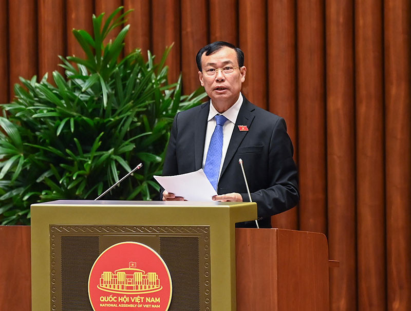 Chủ nhiệm Ủy ban Quốc phòng, An ninh Lê Tấn Tới trình bày báo cáo tóm tắt một số vấn đề lớn còn ý kiến khác nhau về dự án Luật Căn cước công dân (sửa đổi).