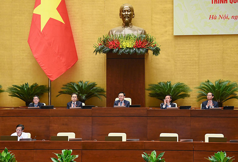 Chủ tịch Quốc hội Vương Đình Huệ cùng các Phó Chủ tịch Quốc hội chủ trì và điều hành các nội dung thảo luận tại hội nghị.