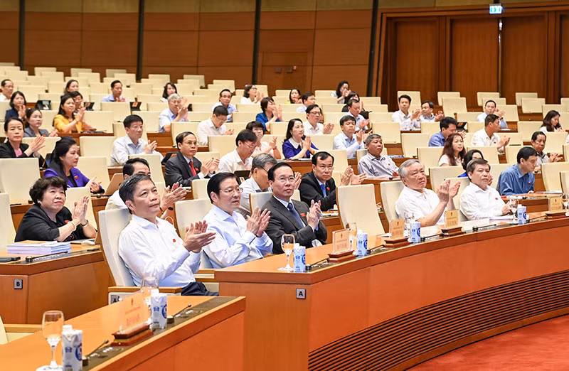 Chủ tịch nước Võ Văn Thưởng cùng các đồng chí lãnh đạo Đảng, Nhà nước và các đại biểu dự hội nghị.