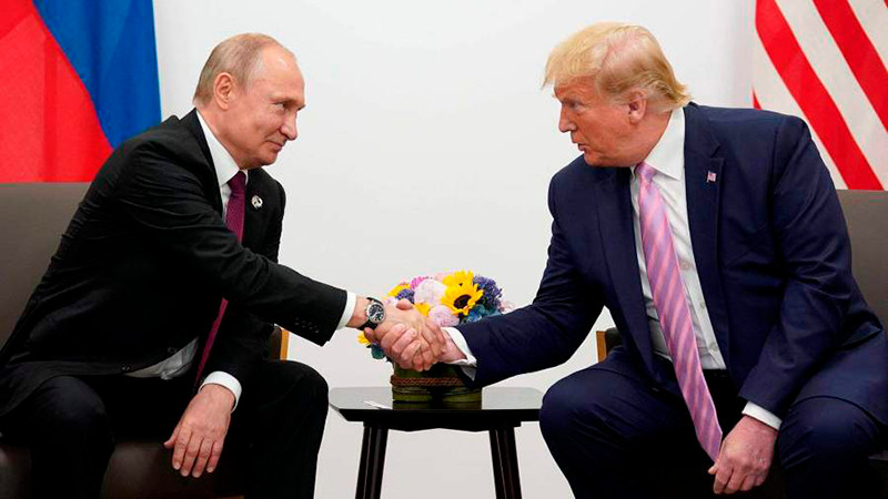 Tổng thống Nga Vladimir Putin và người đồng cấp Mỹ Donald Trump. (Ảnh: IZ.RU) Tổng thống Nga Vladimir Putin và người đồng cấp Mỹ Donald Trump. (Ảnh: IZ.RU)