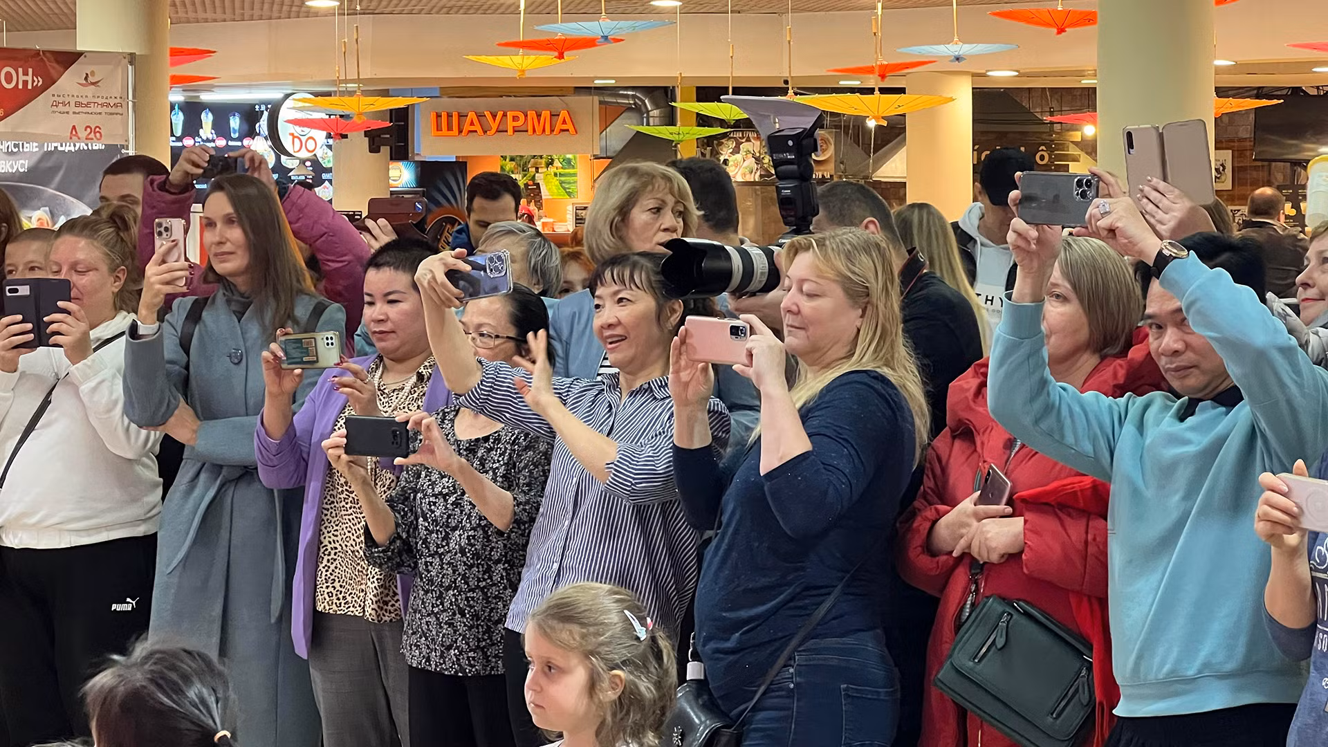 "Ngày Việt Nam tại Liên bang Nga" thật sự trở thành ngày hội lớn không chỉ cộng đồng người Việt Nam tại Nga mong đợi, mà còn thu hút sự quan tâm đặc biệt của người dân sở tại. Họ rất háo hức được tìm hiểu về các nét đẹp văn hóa Việt Nam.