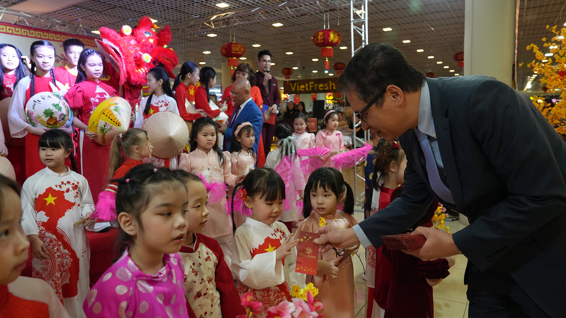 [Ảnh] Người Việt ở thủ đô nước Nga tưng bừng đón Tết Nguyên đán ảnh 2