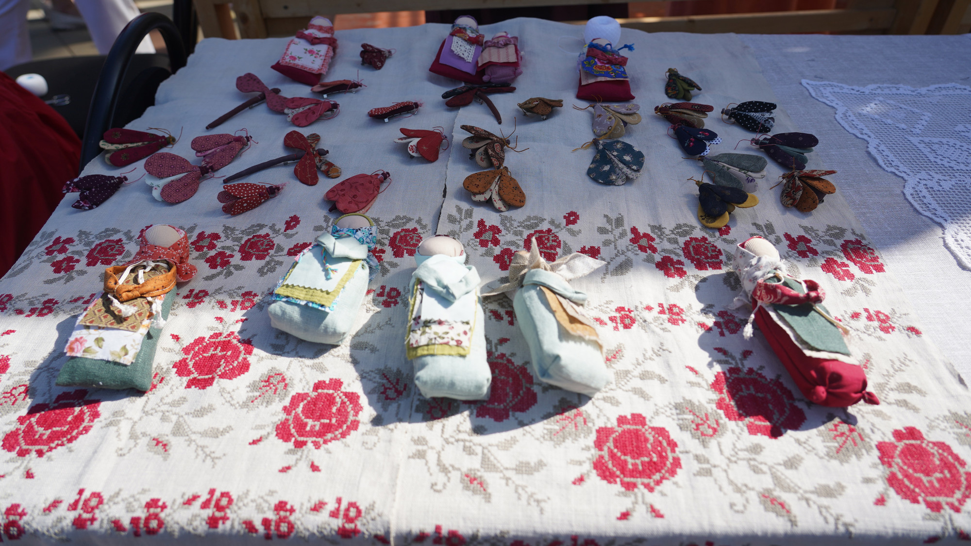 Các sản phẩm thủ công được trưng bày tại lễ hội.