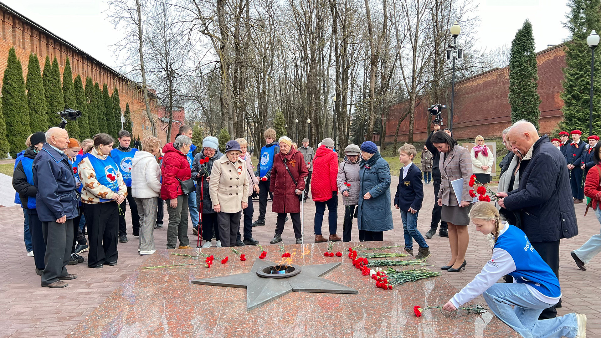 Thế hệ trẻ Smolensk luôn khắc ghi và biết ơn những hy sinh của các thế hệ đi trước. (Ảnh: XUÂN HƯNG)