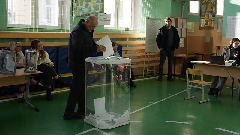 Cử tri có thể bỏ phiếu trực tiếp tại điểm bầu cử hoặc trực tuyến. Cử tri có thể bỏ phiếu trực tiếp tại điểm bầu cử hoặc trực tuyến.