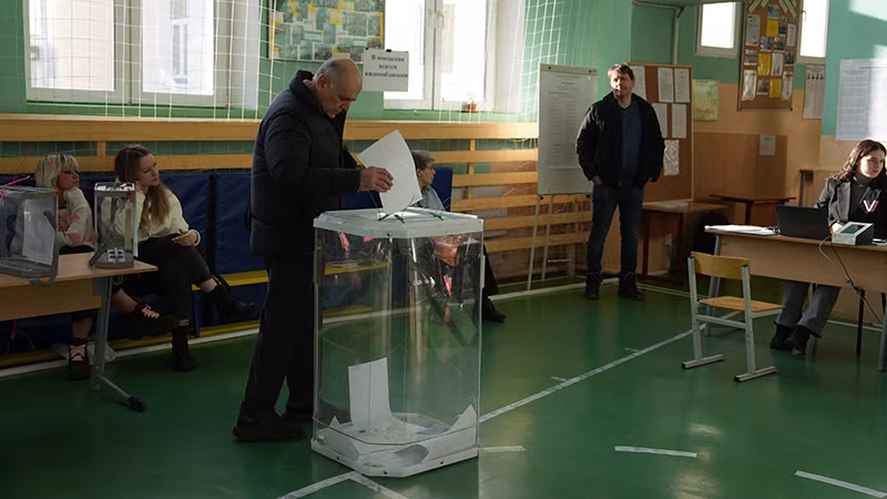 Cử tri có thể bỏ phiếu trực tiếp tại điểm bầu cử hoặc trực tuyến.