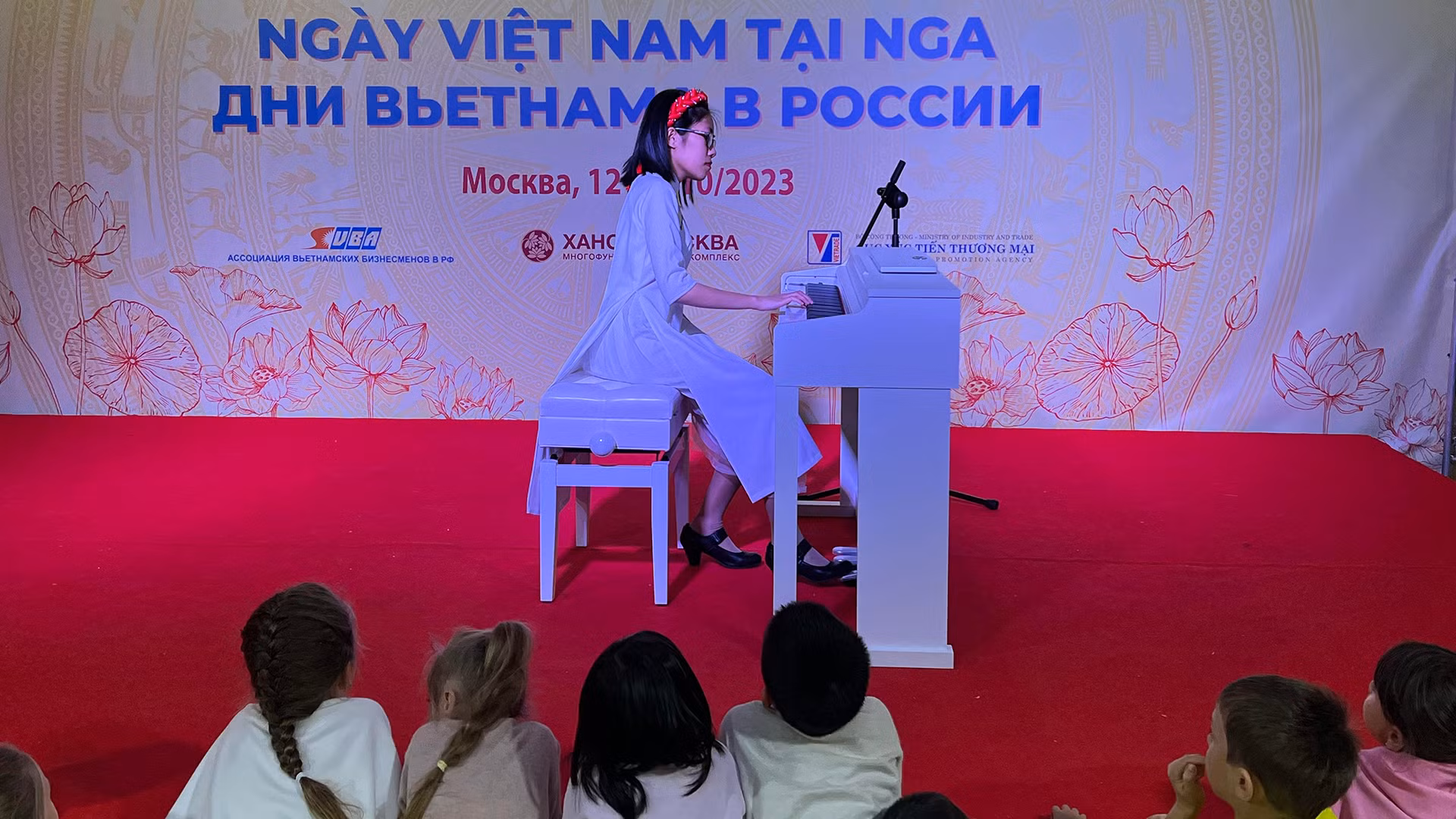 Tiết mục biểu diễn đàn piano "Trống cơm".