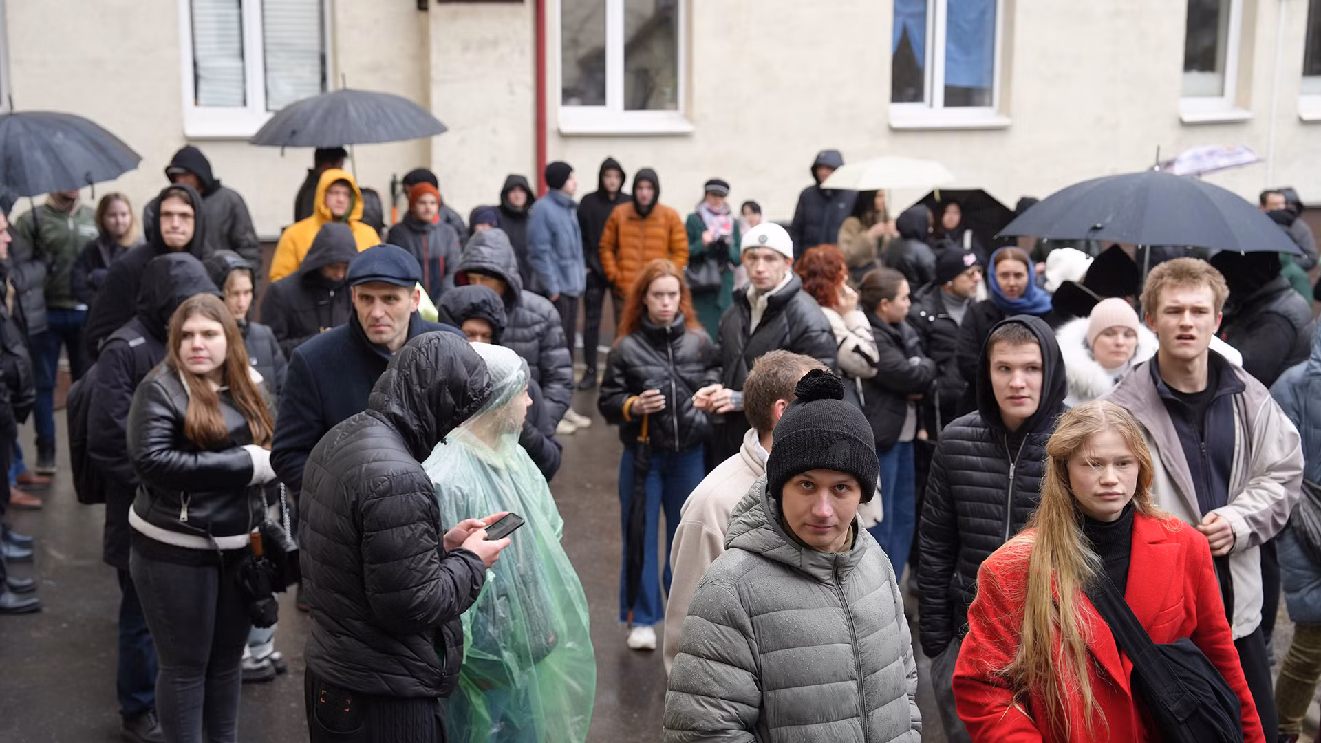 Đây là nghĩa cử cao đẹp, thể hiện tình đoàn kết, chia sẻ của người dân Nga trong thời khắc khó khăn. Ảnh: XUÂN HƯNG