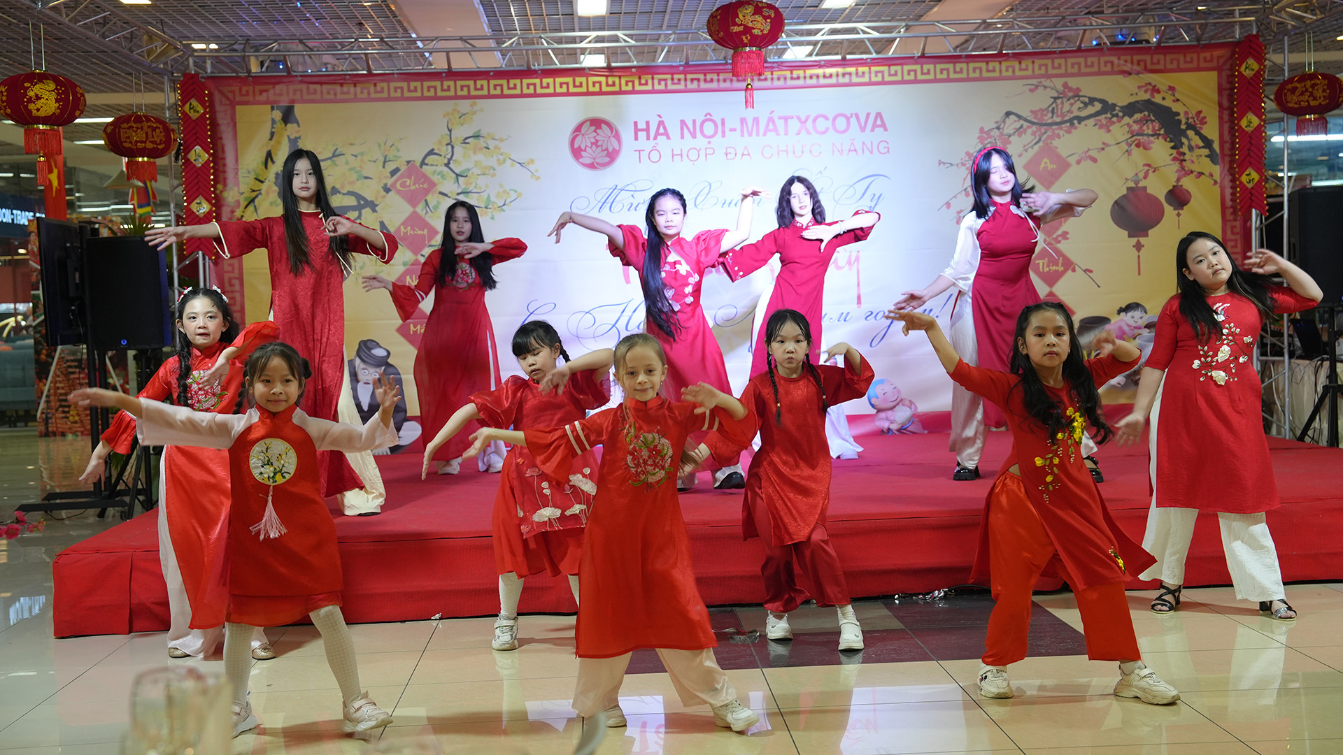 [Ảnh] Người Việt ở thủ đô nước Nga tưng bừng đón Tết Nguyên đán ảnh 6