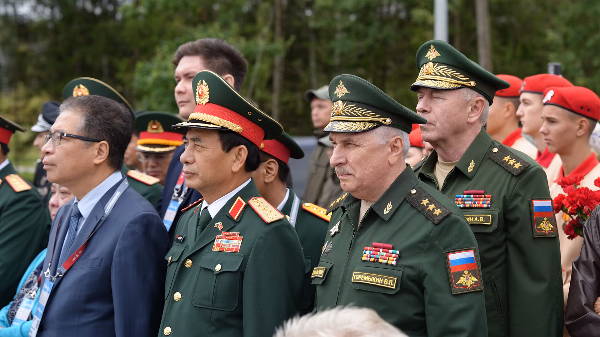 Đại tướng Phan Văn Giang và Thượng tướng Viktor Goremykin tham dự buổi lễ.