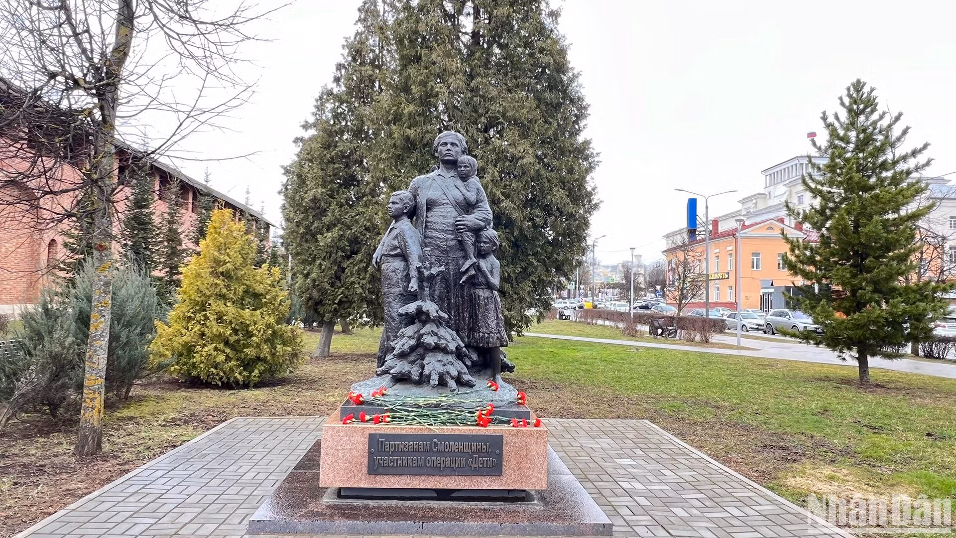 Tượng đài tưởng niệm những người tham gia Chiến dịch "Trẻ em". (Ảnh: XUÂN HƯNG)