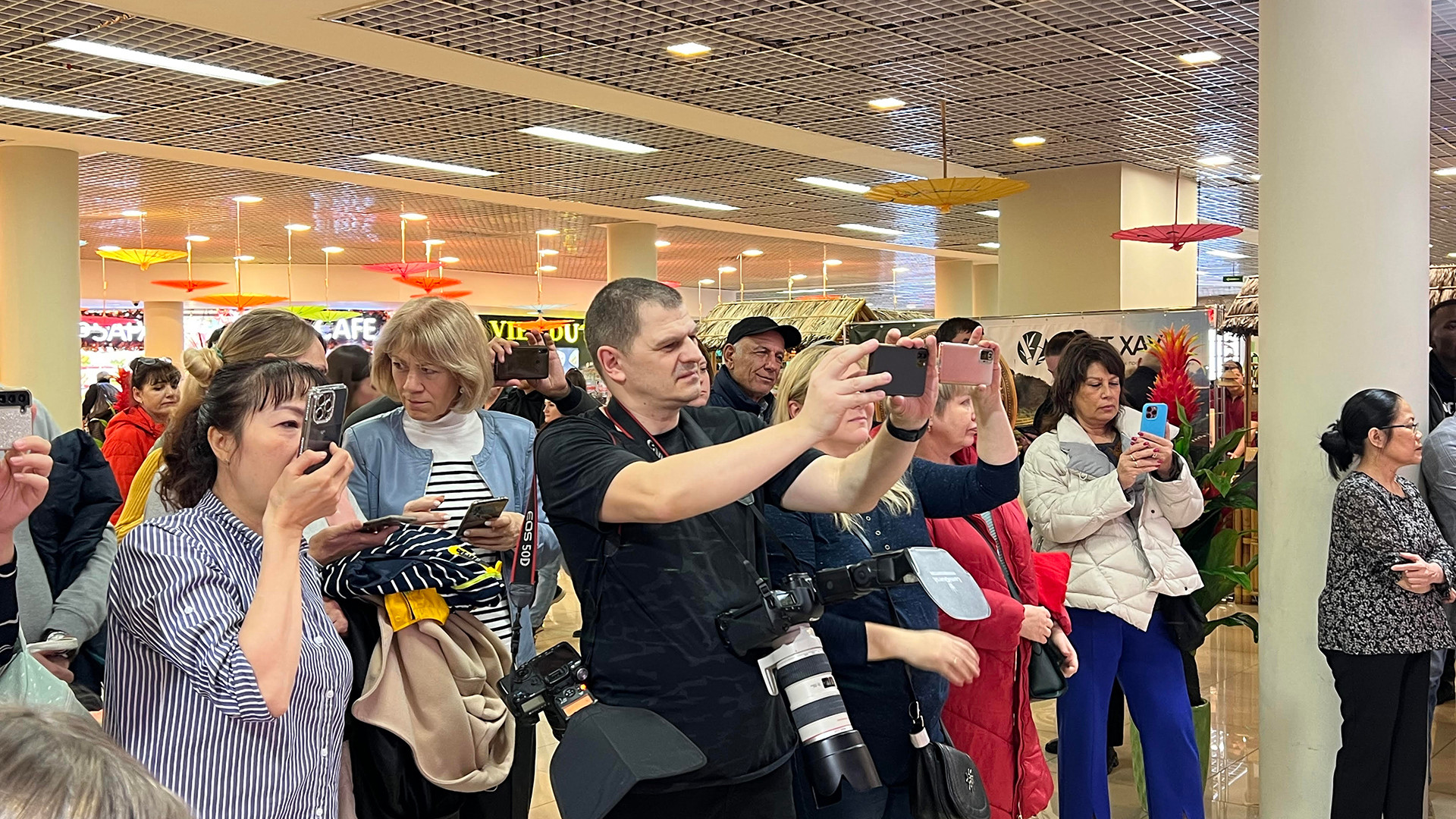 Các tiết mục biểu diễn trong khuôn khổ sự kiện góp phần quảng bá hình ảnh đất nước và con người Việt Nam tới bạn bè Nga và quốc tế. Các tiết mục biểu diễn trong khuôn khổ sự kiện góp phần quảng bá hình ảnh đất nước và con người Việt Nam tới bạn bè Nga và quốc tế.