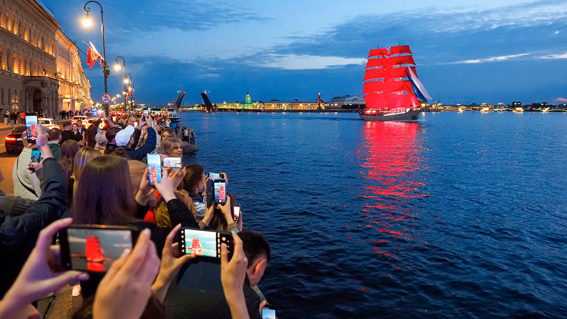 Đây là lễ hội được tổ chức hàng năm tại thành phố Saint Petersburg. (Ảnh: RIA Novosti)