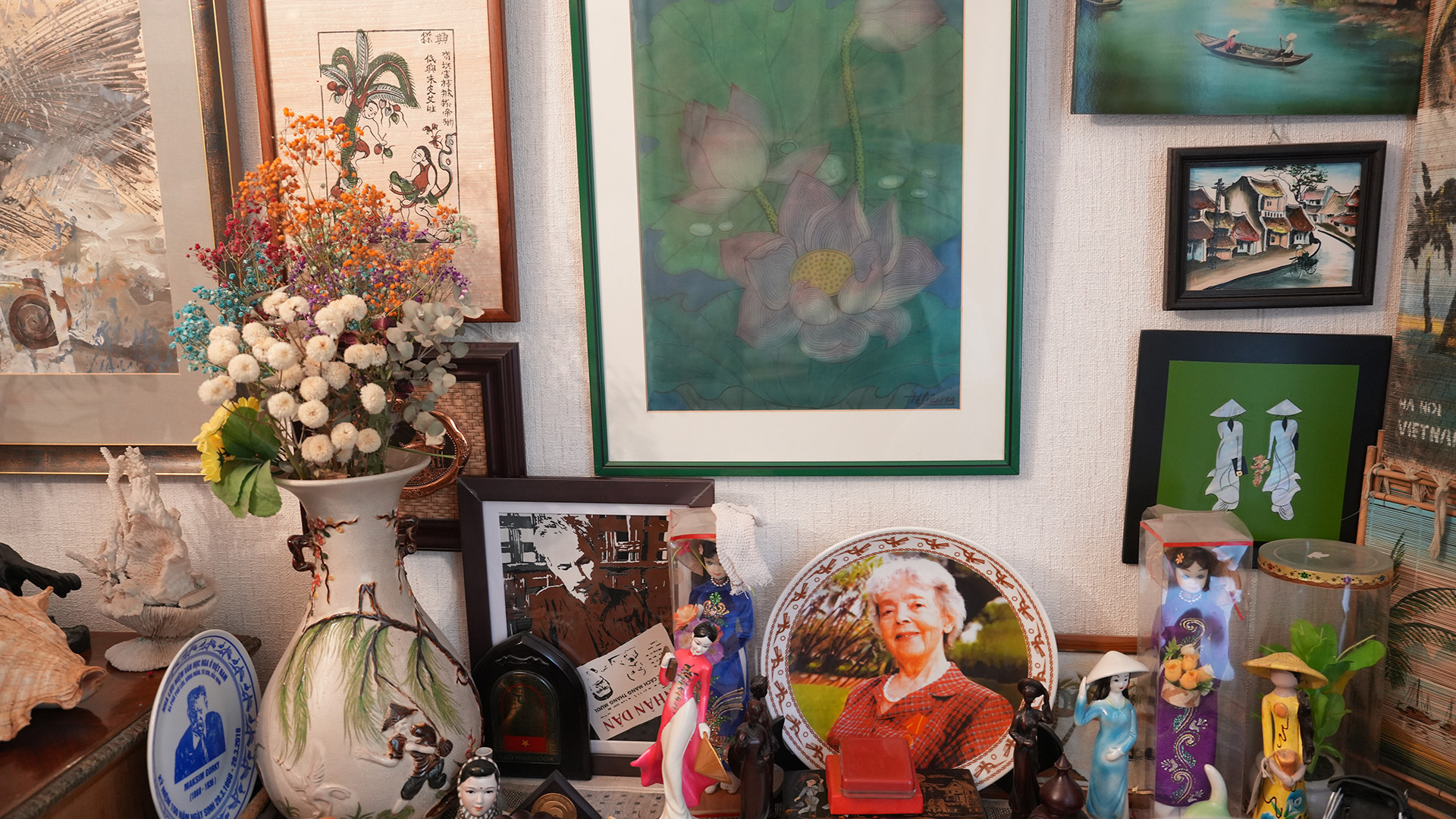 Góc Việt Nam trong căn hộ của bà Sophia Korchikova. (Ảnh: XUÂN HƯNG) Góc Việt Nam trong căn hộ của bà Sophia Korchikova. (Ảnh: XUÂN HƯNG)