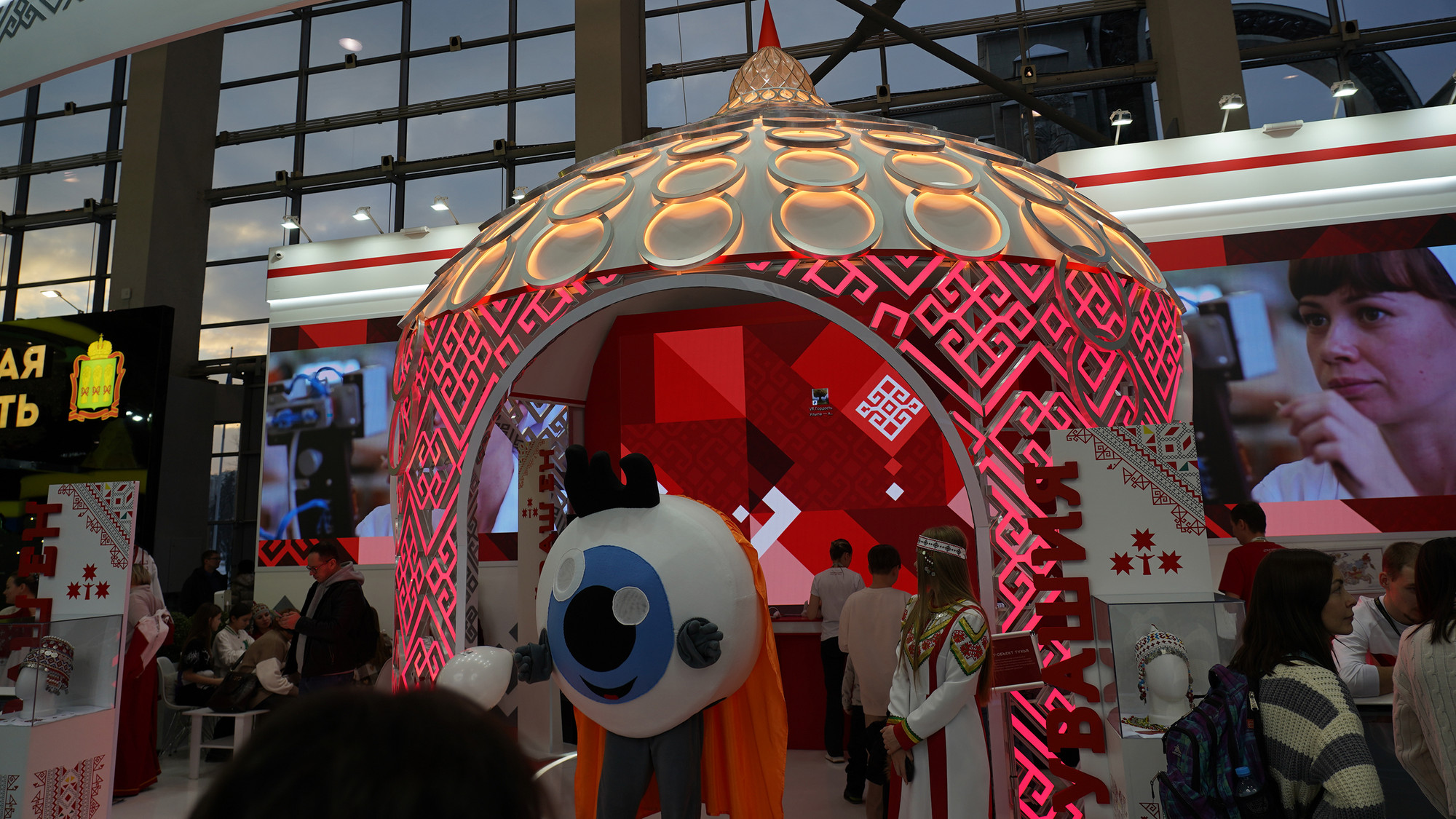 Ông Sangadzhi Tarbaev, Chủ nhiệm Ủy ban Duma Quốc gia Nga phụ trách về vấn đề du lịch và phát triển hạ tầng du lịch cho biết, Triển lãm và diễn đàn quốc tế “Nước Nga” là cơ hội tuyệt vời để chỉ trong vài giờ người dân Nga có thể thấy họ đang sống ở một đất nước như thế nào.