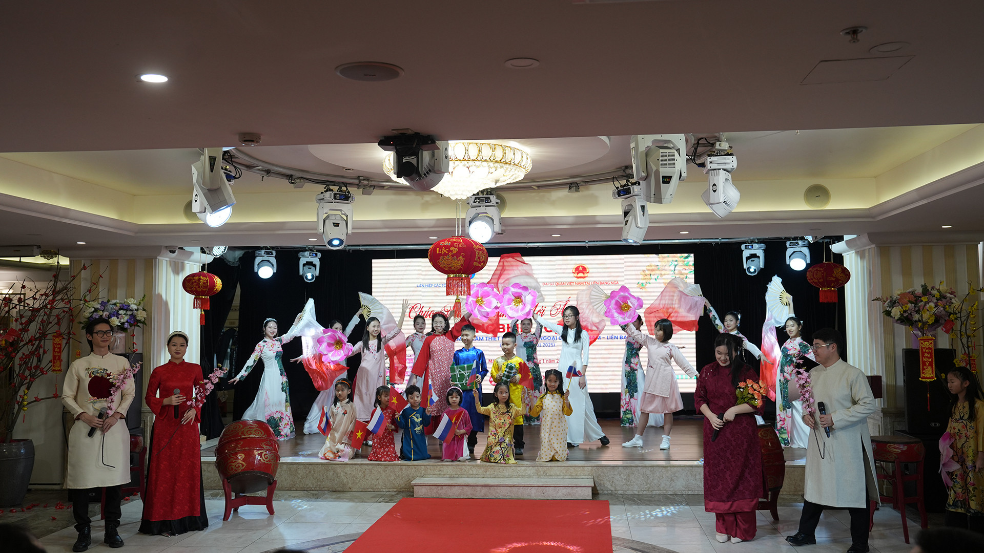 Sự kiện thu hút nhiều em nhỏ tham gia.