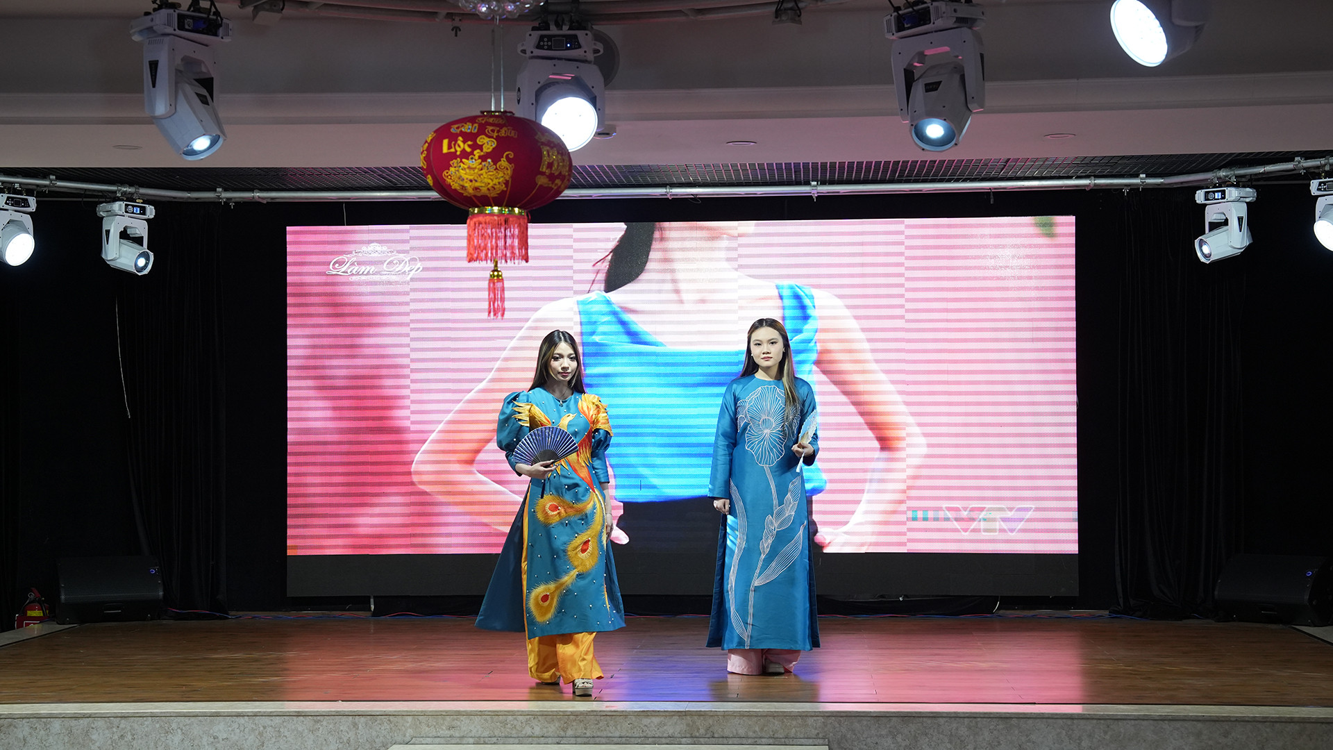 Không gian văn hóa Tết Việt tại thủ đô nước Nga giúp bà con kiều bào cảm nhận được sự gắn kết, tình nghĩa đồng bào, dù đang sinh sống xa quê hương.