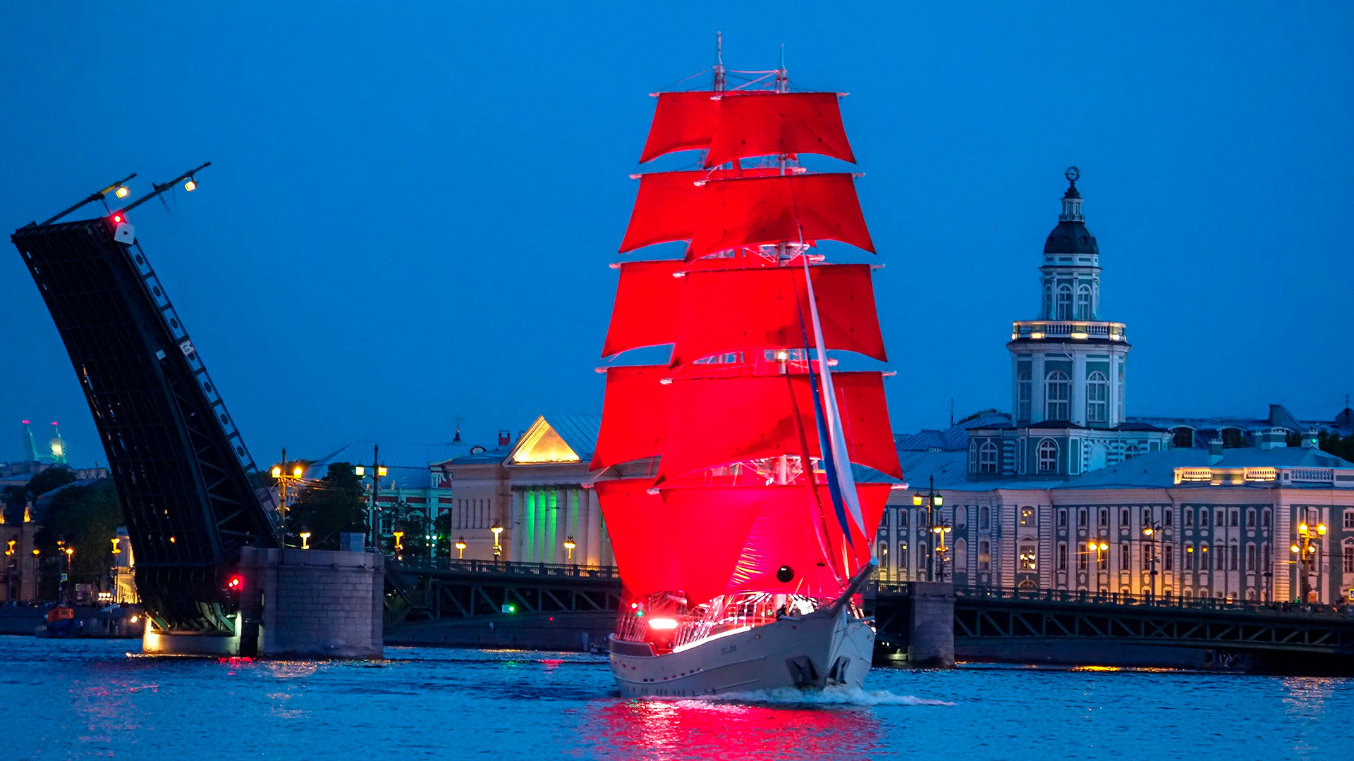 Sau đó, lễ hội lãng mạn này sẽ diễn ra trên dòng sông Neva. (Ảnh: RIA Novosti)