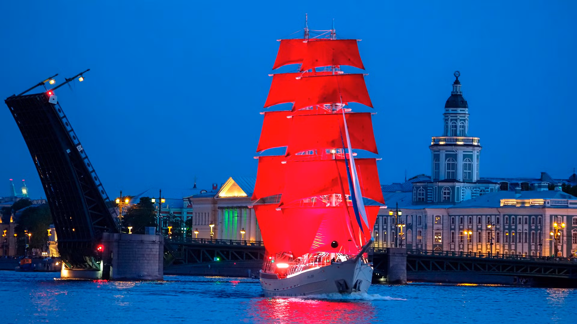 Sau đó, lễ hội lãng mạn này sẽ diễn ra trên dòng sông Neva. (Ảnh: RIA Novosti)