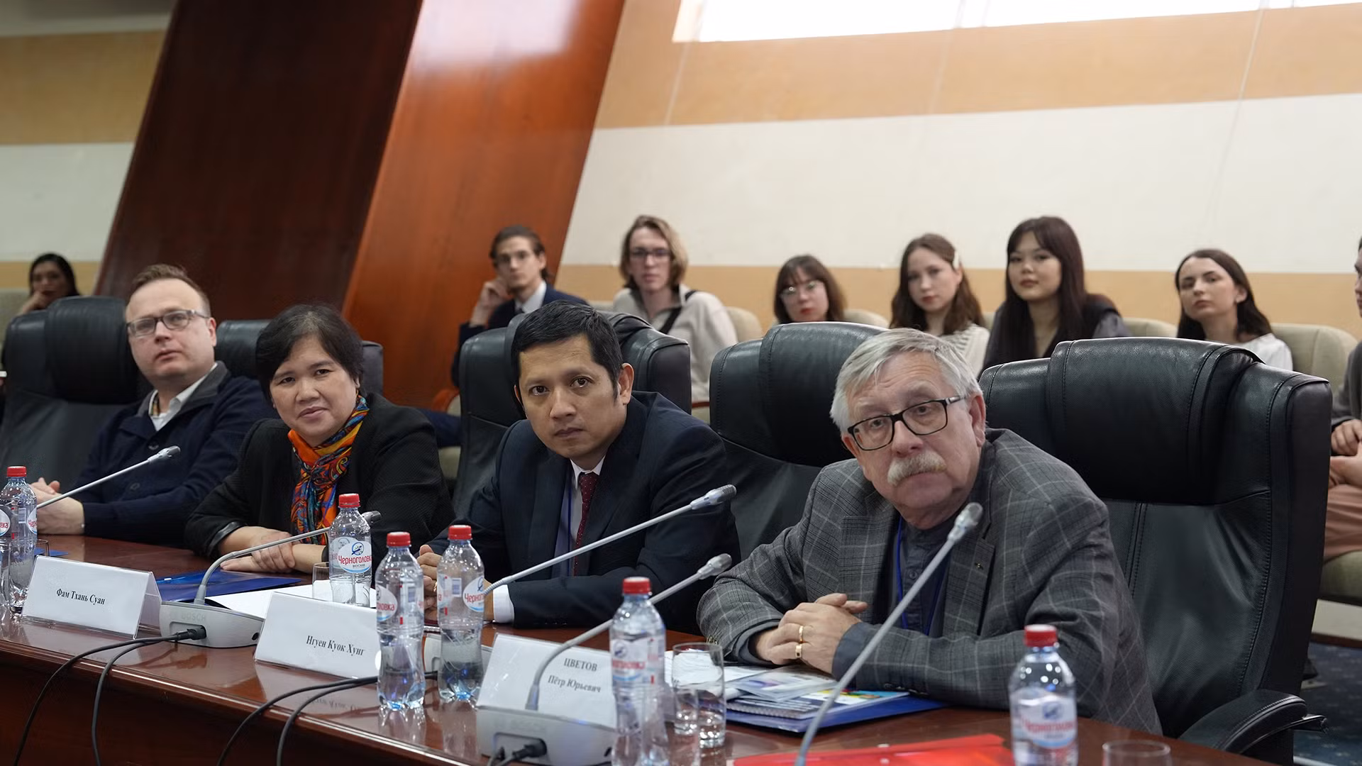 Thành phần Ban giám khảo cuộc thi. (Ảnh: Xuân Hưng)