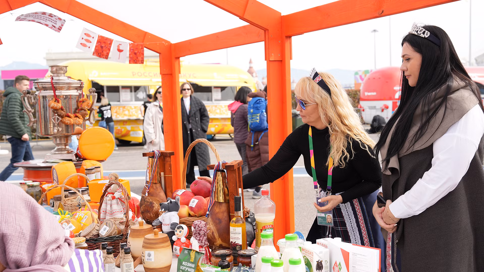 Bên cạnh việc thưởng thức các món ăn, người tham gia Lễ hội còn có cơ hội tìm hiểu về văn hóa ẩm thực đa quốc gia của Nga thông qua các bài giảng giáo dục “Học ngôn ngữ ẩm thực của Nga”.