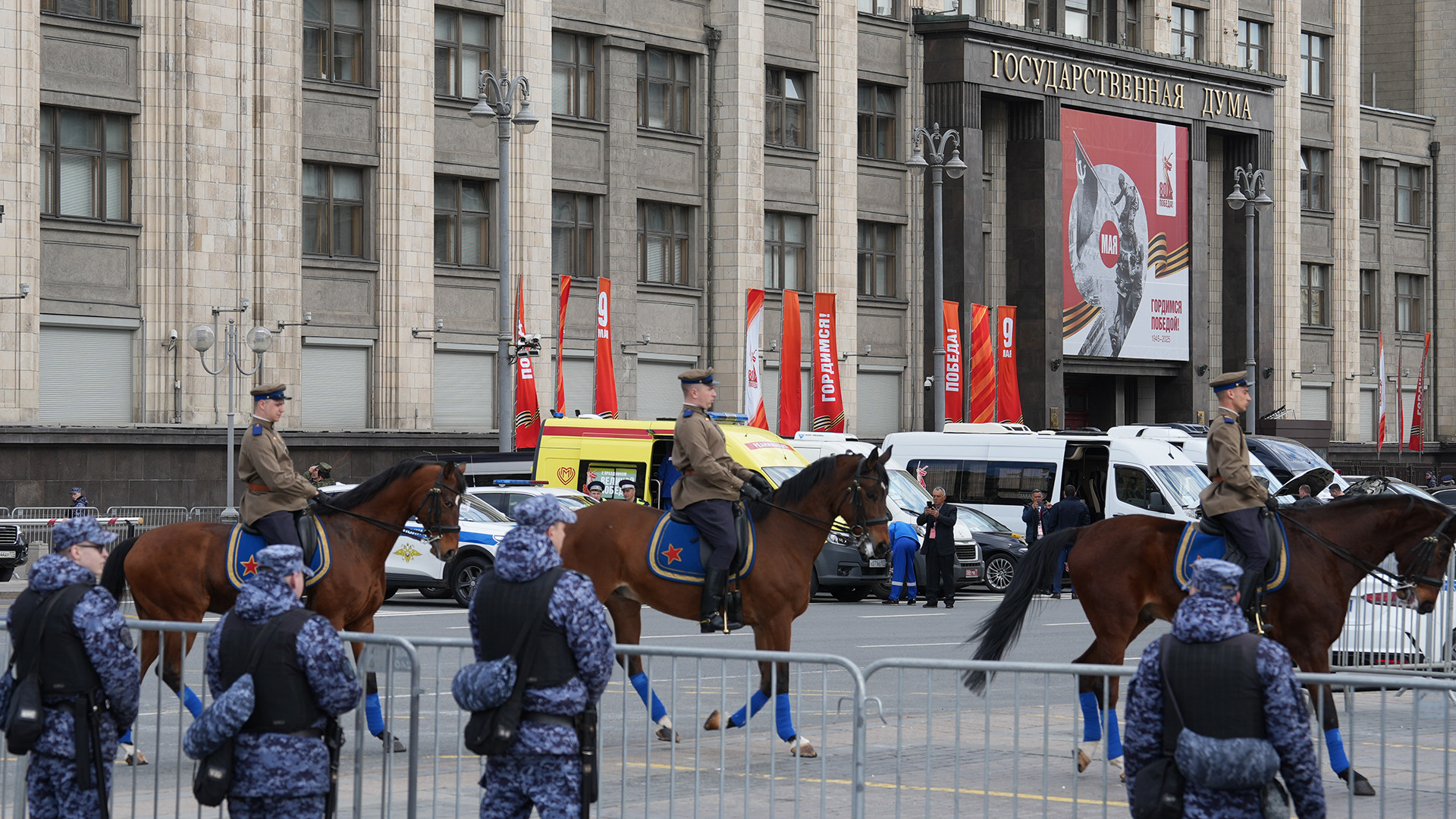 Đội kỵ binh thu hút sự quan tâm đặc biệt của người dân Nga và khách mời.