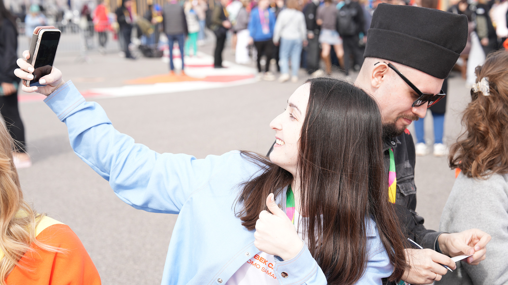 Đại diện đến từ Kyrgyzstan hào hứng cho biết: "Tất cả mọi người đều thích những món ăn ngon, vì thế ẩm thực giúp chúng ta lại gần nhau hơn. Tôi không biết tất cả các ngôn ngữ, nhưng tôi có thể thử nhiều món ăn khác nhau và hiểu được các quốc gia và dân tộc khác nhau. Ẩm thực là một ngôn ngữ thống nhất".