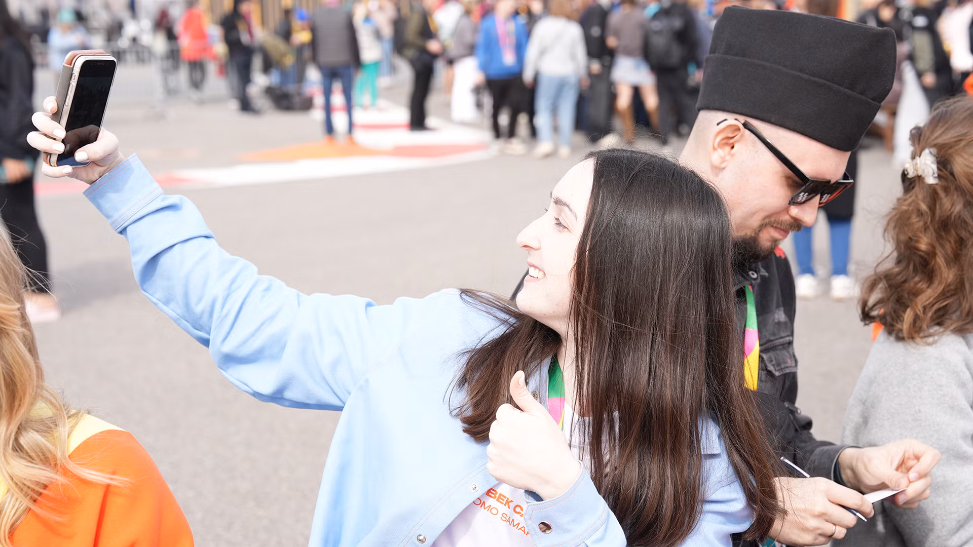 Đại diện đến từ Kyrgyzstan hào hứng cho biết: "Tất cả mọi người đều thích những món ăn ngon, vì thế ẩm thực giúp chúng ta lại gần nhau hơn. Tôi không biết tất cả các ngôn ngữ, nhưng tôi có thể thử nhiều món ăn khác nhau và hiểu được các quốc gia và dân tộc khác nhau. Ẩm thực là một ngôn ngữ thống nhất".