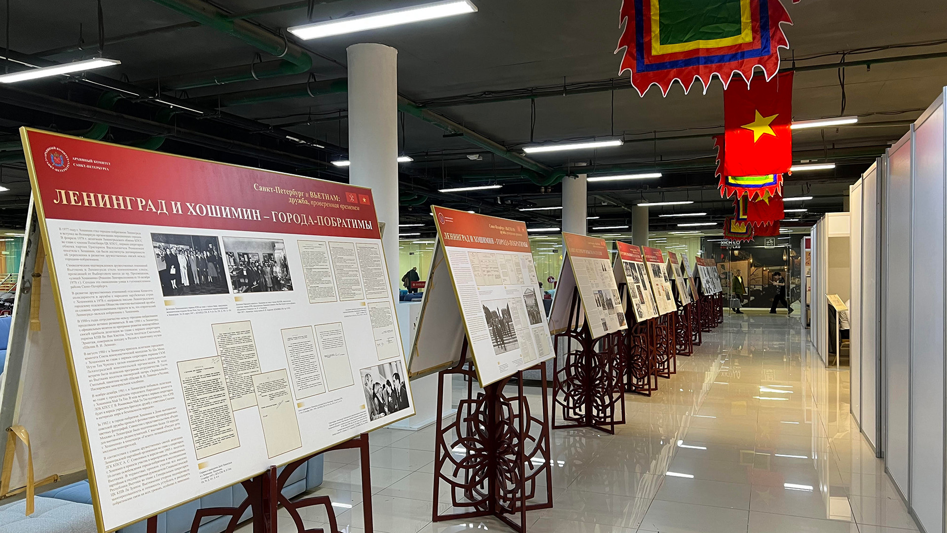 Triển lãm các mốc lịch sử quan hệ hai nước qua thời gian. Triển lãm các mốc lịch sử quan hệ hai nước qua thời gian.