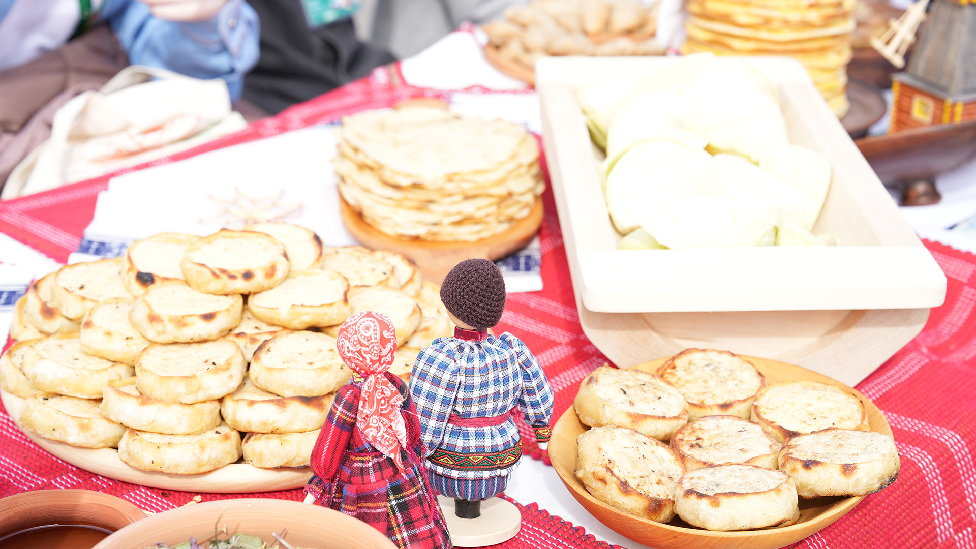 Còn ông Mahmud-Ali Kalimatov, Người đứng đầu Cộng hòa Ingushetia nói: "Hãy đến Ingushetia. Ở đó, trong bất kỳ ngôi nhà nào, bạn sẽ được phục vụ và chiêu đãi những món ăn mang phong cách ẩm thực dân tộc".