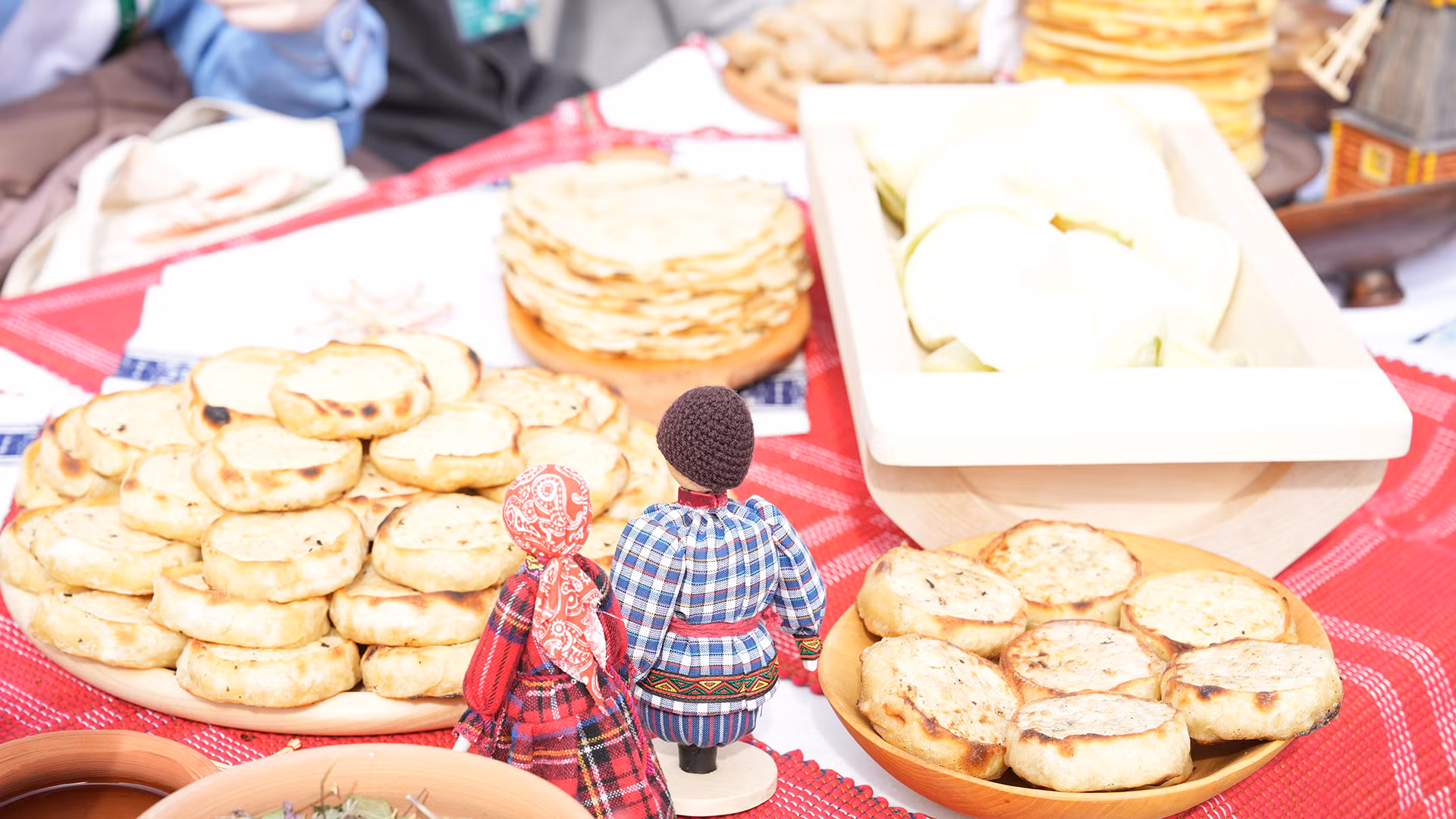 Còn ông Mahmud-Ali Kalimatov, Người đứng đầu Cộng hòa Ingushetia nói: "Hãy đến Ingushetia. Ở đó, trong bất kỳ ngôi nhà nào, bạn sẽ được phục vụ và chiêu đãi những món ăn mang phong cách ẩm thực dân tộc".
