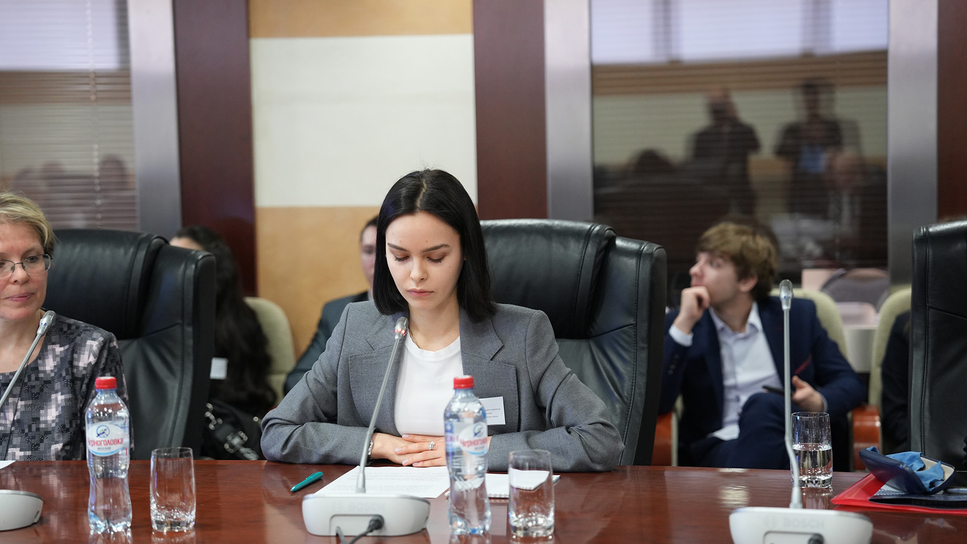 Thí sinh tập trung chuẩn bị đưa ra đáp án trả lời. (Ảnh: XUÂN HƯNG) Thí sinh tập trung chuẩn bị đưa ra đáp án trả lời. (Ảnh: XUÂN HƯNG)