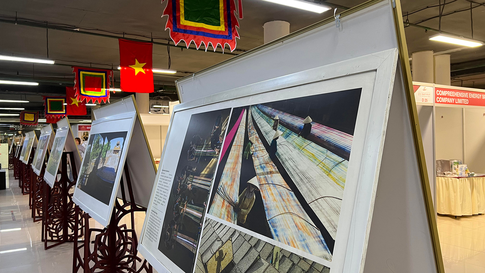 Triển lãm phong cảnh và nghề thủ công truyền thống Việt Nam. Triển lãm phong cảnh và nghề thủ công truyền thống Việt Nam.