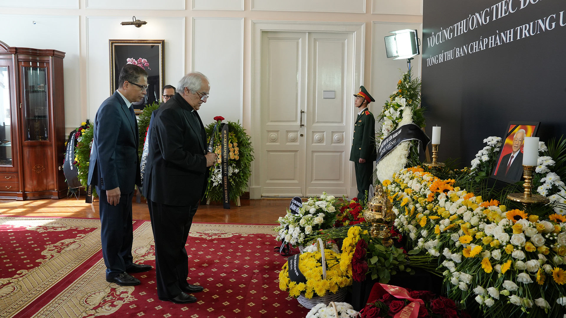 Đại diện Vatican tại Liên bang Nga viếng Tổng Bí thư Nguyễn Phú Trọng.