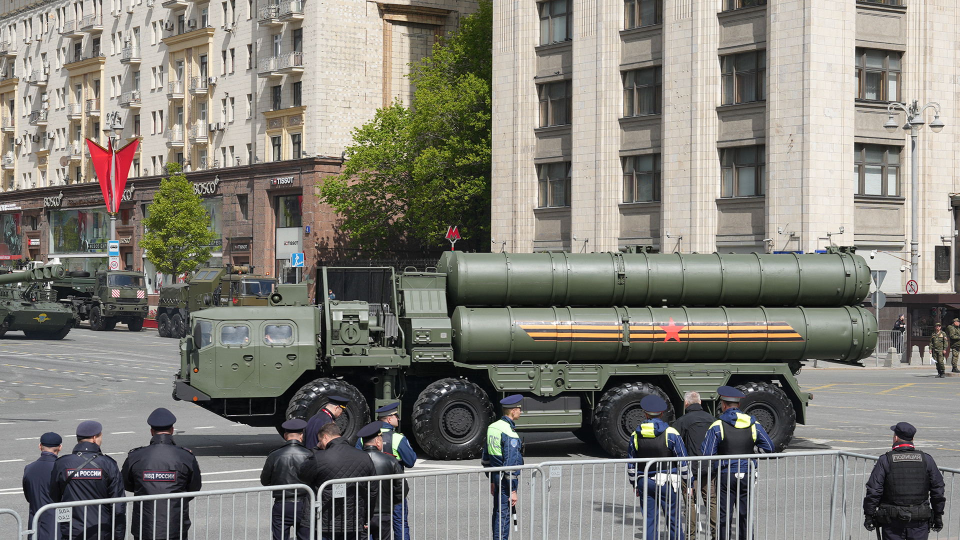 Hệ thống vũ khí hiện đại của Quân đội Nga tham gia lễ tổng duyệt.