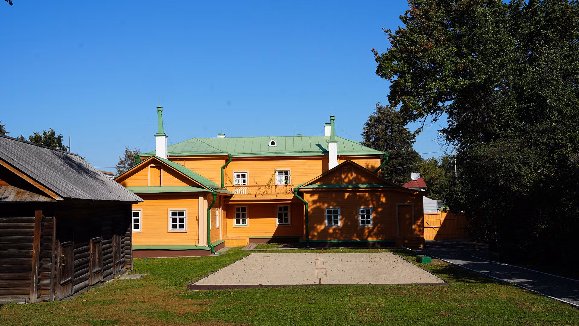 Đây là nhà lưu niệm đầu tiên và duy nhất trong lịch sử được xây dựng tại thành phố Ulyanovsk-quê hương của Người vào năm 1923 khi Lenin còn sống.