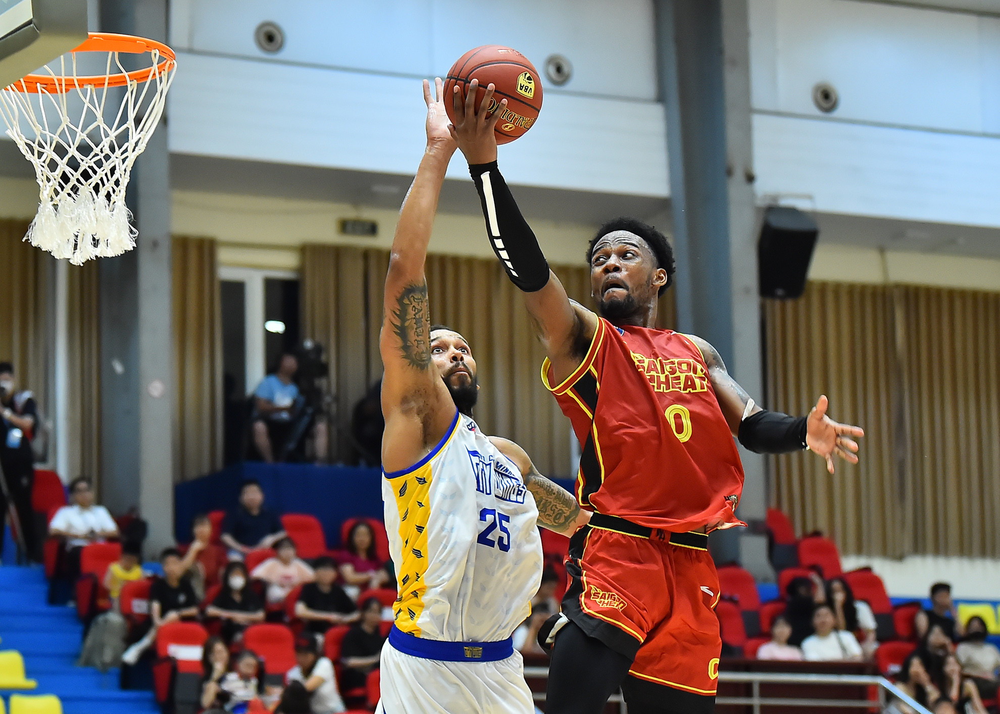 Kentrell Barkley tiếp tục giành danh hiệu Cầu thủ xuất sắc nhất trận đấu với một triple-double với 24 điểm, 16 rebounds cùng 10 assists. Với trận thắng này, Saigon Heat vững vàng với ngôi đầu bảng với 3 trận thắng liên tiếp còn Ho Chi Minh City Wings sẽ còn rất nhiều việc phải làm nếu muốn tiếp tục duy trì cuộc đua vào vòng Playoffs với các đội bóng khác.