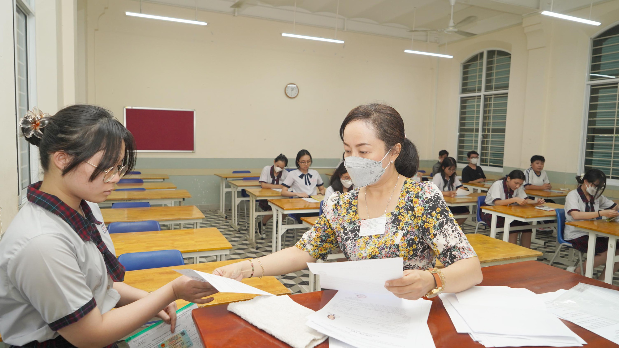 Tương tự, thí sinh cần chỉnh sửa thông tin có thể thông báo với cán bộ coi thi trong ngày đầu tiên làm thủ tục dự thi để được hướng dẫn đăng ký điều chỉnh. Tương tự, thí sinh cần chỉnh sửa thông tin có thể thông báo với cán bộ coi thi trong ngày đầu tiên làm thủ tục dự thi để được hướng dẫn đăng ký điều chỉnh.