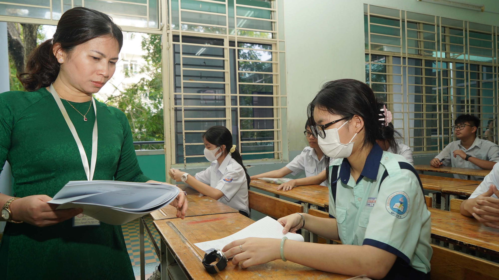 Để phục vụ kỳ thi, Sở Giáo dục và Đào tạo Thành phố Hồ Chí Minh bố trí 158 điểm thi, trong đó có 147 điểm thi lớp 10 thường và 11 điểm thi lớp 10 chuyên.